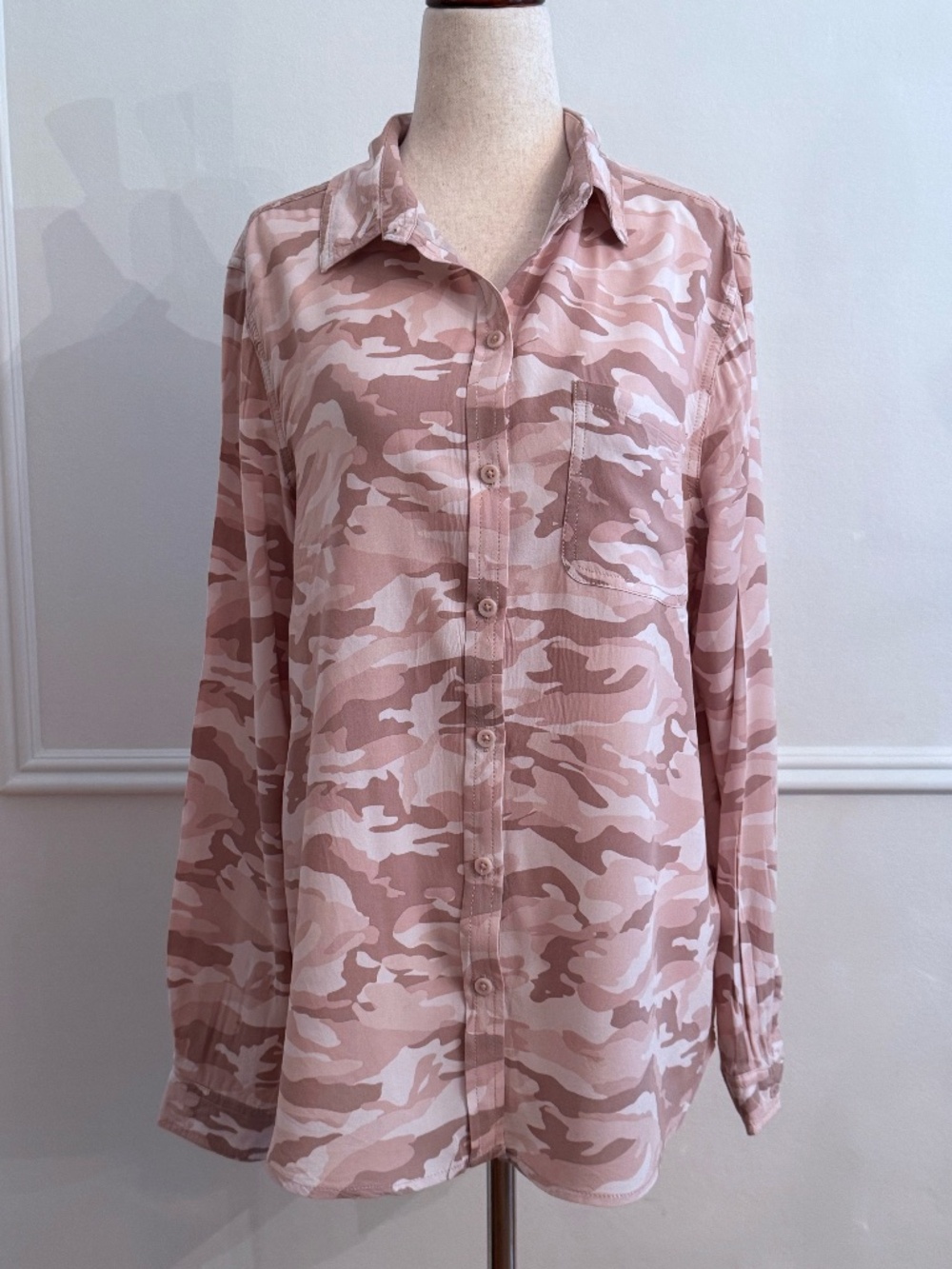 Beach Lunch Lounge Pink Camo Print Button Down Shirt Viscose Size L NWOT